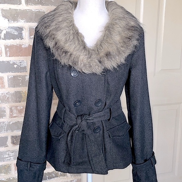 Last Kiss Gray Wool Double Breasted Pea Coat Faux Fur Collar Belted Sz XL - Picture 2 of 13